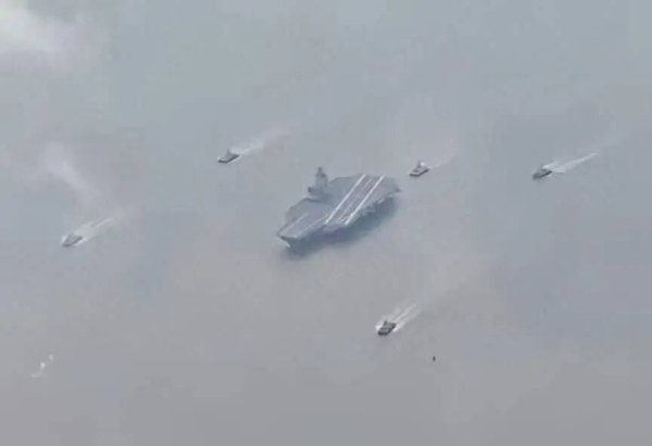 场外配资网站 “福建”舰南下海试，三航母编队呼之欲出，人民海军驶金字塔顶尖