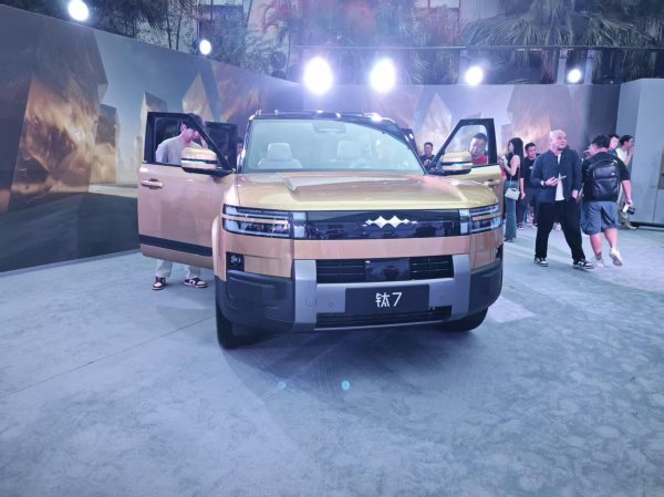 十大股票配资平台 售17.98万起 方程豹钛7首周上险量为1257台