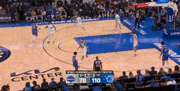 国内正规配资平台 比赛没悬念了~末节还剩5分35秒 黄蜂&魔术相继换上替补练兵